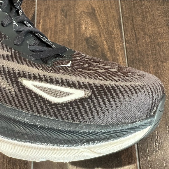 Hoka Men's Clifton 9 Wide Athletic Shoes - Picture 12 of 13